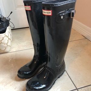 Like New Hunter Tall boot glossy black